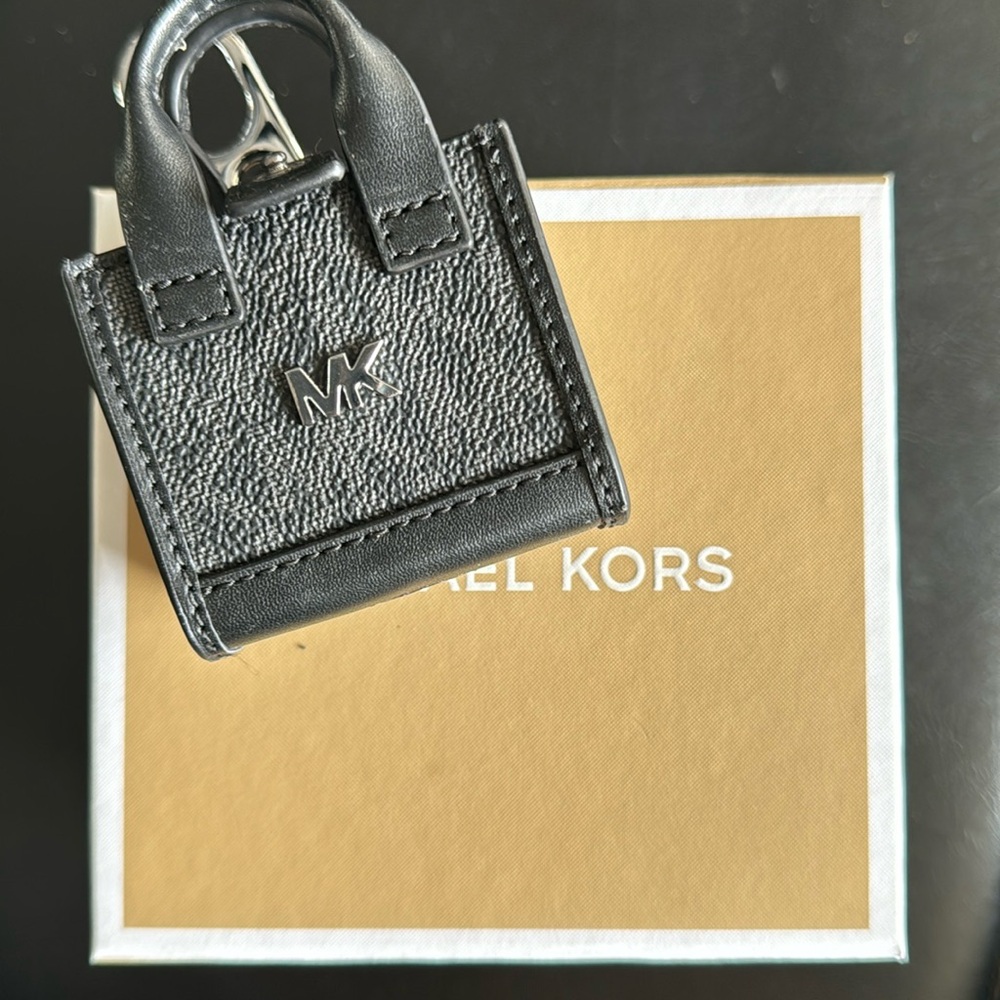 Michael Kors Air Pod pro case